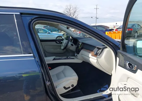 2022 Volvo Xc60 B5 Momentum from USA, damaged, VIN YV4L12DK0N1925829